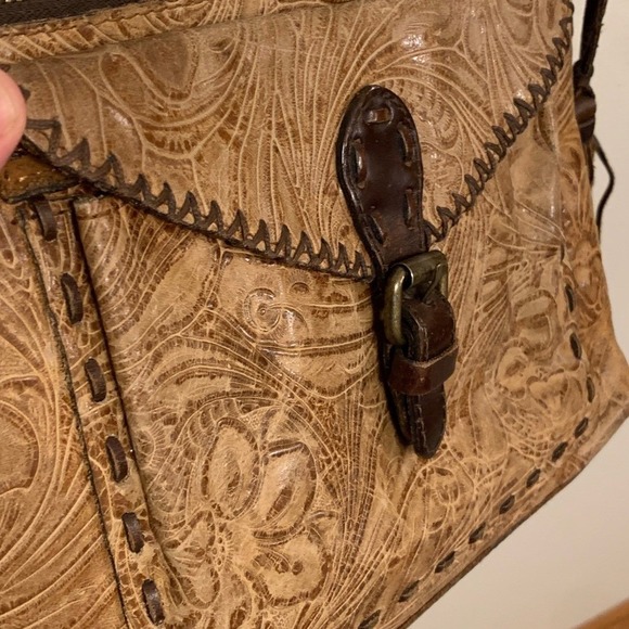 Patricia Nash crossbody bag tan leather embossed floral tassel buckle flap - Picture 5 of 13